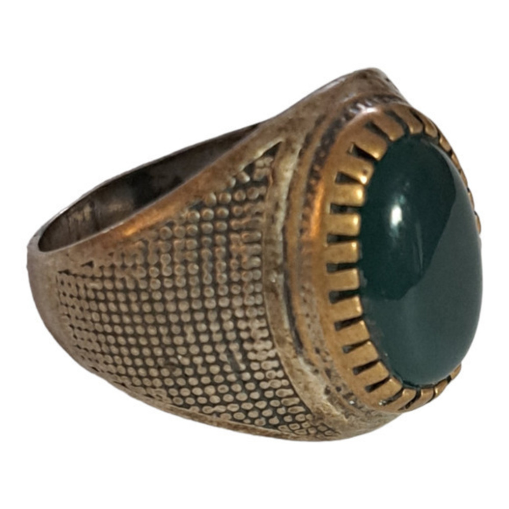 hand made Silver emerald rind size 9.5